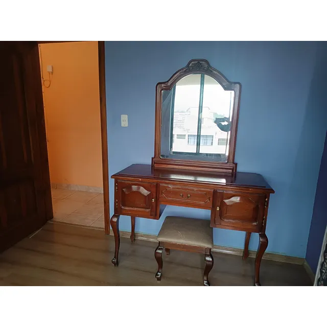 Comoda De Madera Para Mujer En Perfecto Estado