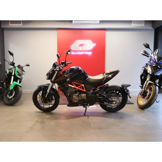 Qj Motor - Srk 400 Negra - Naked