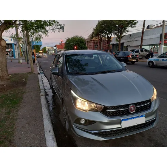 Fiat Cronos 1.8 16v Precision