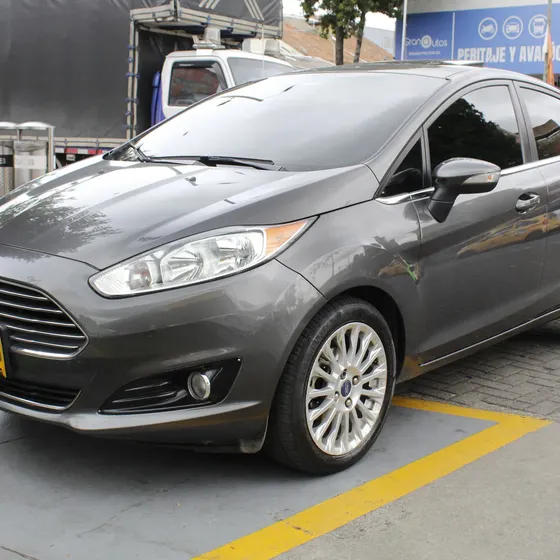 Ford Fiesta 2015 1.6 Titanium At