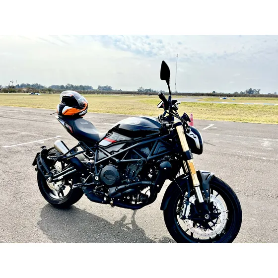 Sport Naked, Frenos Brembo, Horquilla Marzochi, 78cv