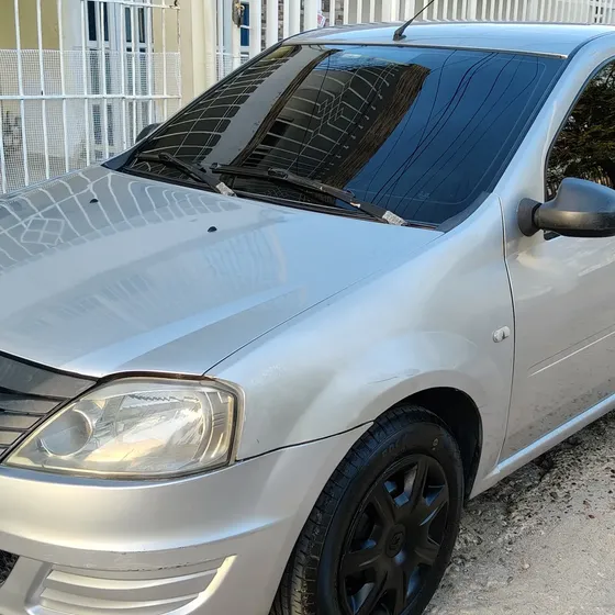 Renault Logan 2012 1.4 Entry Familier