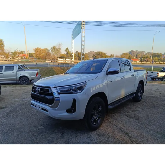 Toyota Hilux 2.8 Tdi Cd Srv 4x4 Mt