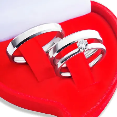 Aliança De Namoro Par Anel Prata Chanfrada Solitário + Caixa