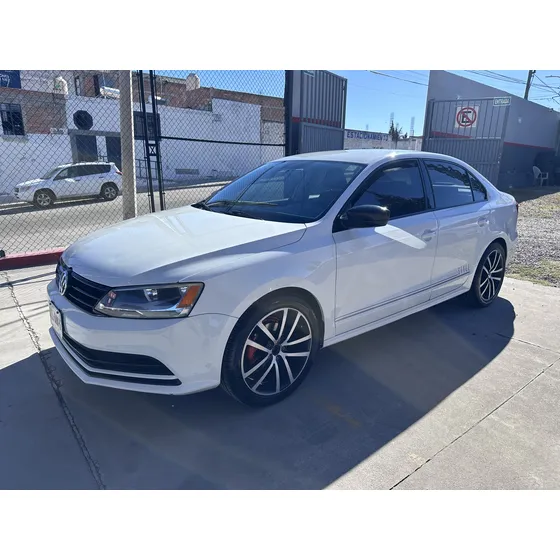 Volkswagen Jetta 2.0 L4 At
