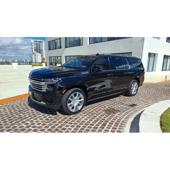 Chevrolet Suburban High Country V8