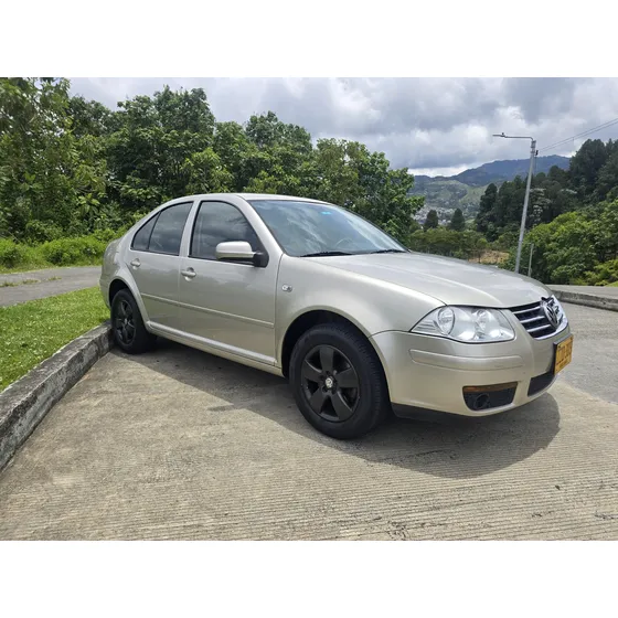 Volkswagen Jetta V 2015 2.0 Clasico Automático