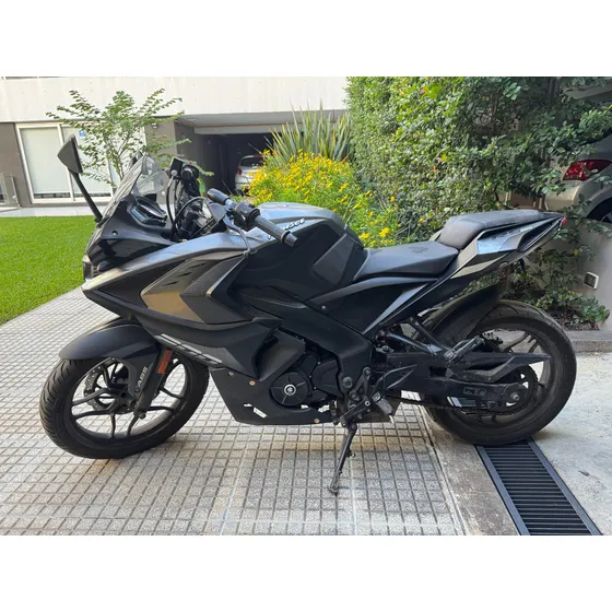Bajaj Rouser Rs 200 Año 2024
