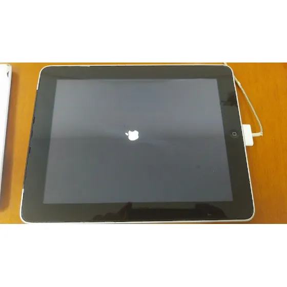 Ipad A1337 Com Defeito Prateado