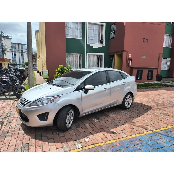 Ford Fiesta 1.6 Sportback Mecánica