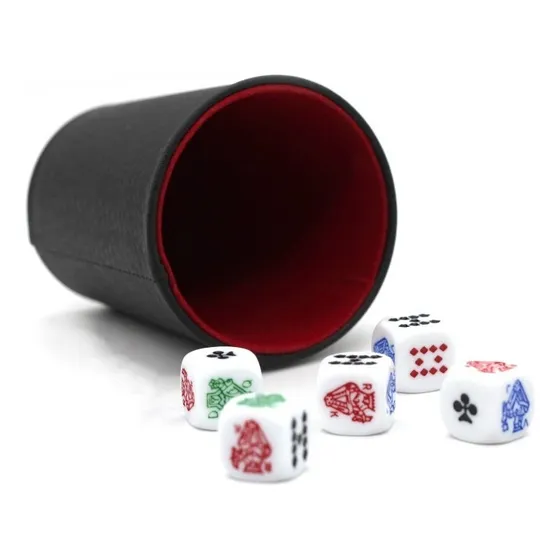 Cacho Yahtzee Juego De Mesa 6 Tatucos Paño + 30 Dados Poker