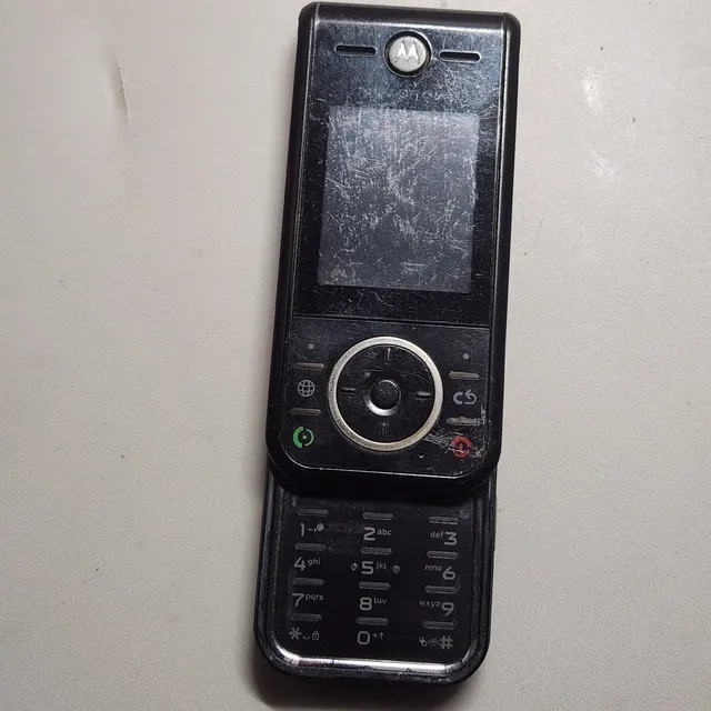 Motorola Zine Zn200 Para Piezas Y Revisar,! Leer Descripcion!, Celular Tapita Folder Cartera Retro Colección Clasico Vintage Viejito, V3 V6 F3, Nokia Negro