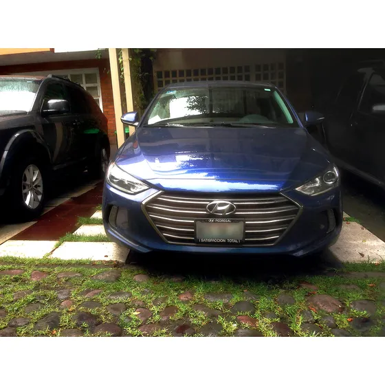 Hyundai Elantra Equipada