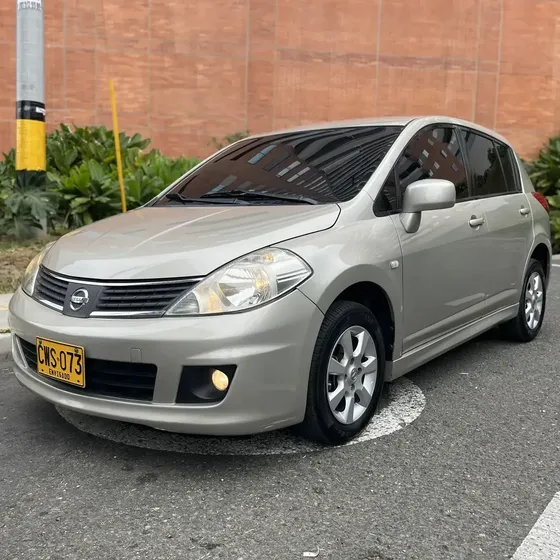 Nissan Tiida 2009 1.8 Emotion 5 P