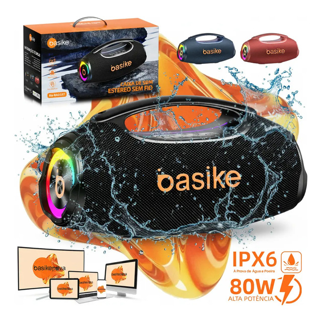 Caixa de som portátil Basike Boombox Plus preta com luzes RGB, sendo atingida por respingos de água, exibindo a embalagem e opções de cores ao fundo