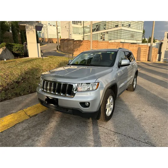 Jeep Grand Cherokee Laredo V6 4x2 At