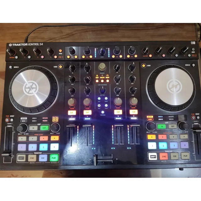 Controlador Dj Traktor S4 Mk2  De 4 Canales