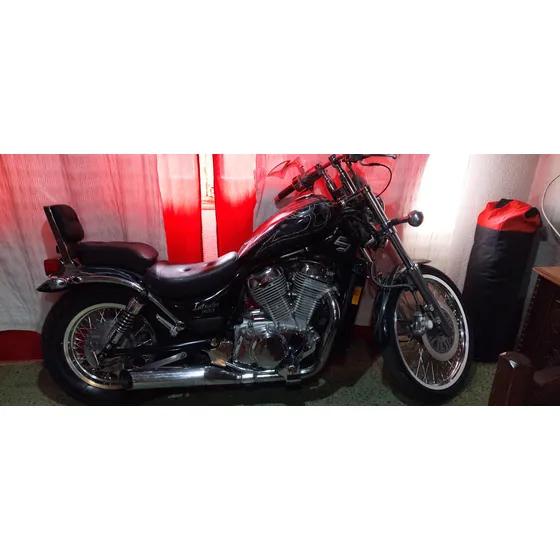 Suzuki Intruder 800 Vs