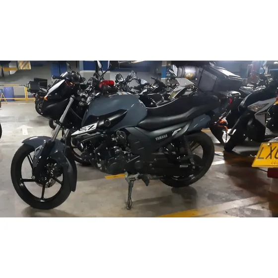 Yamaha Szr, 2024. Papeles Hasta Agosto. Color Gris