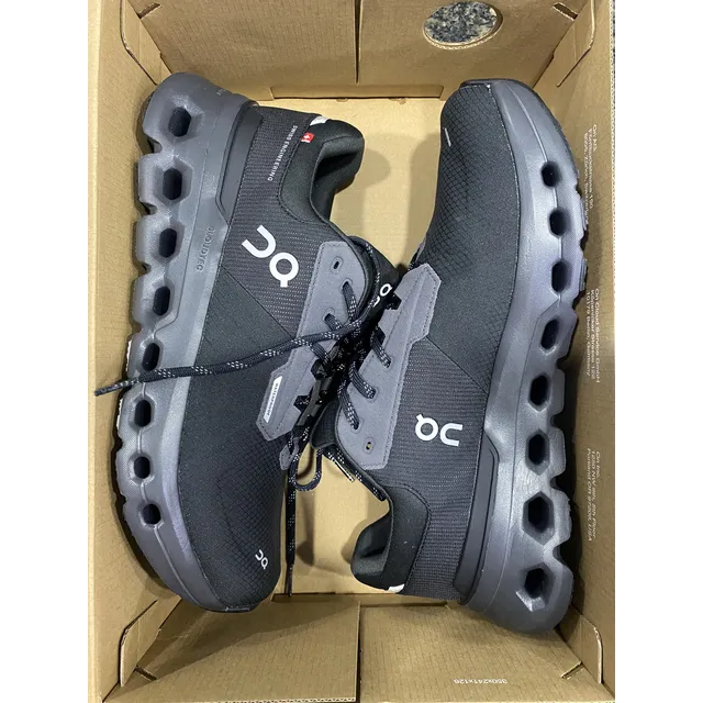 On Cloud Runner/ Negro/ 9.5 Us