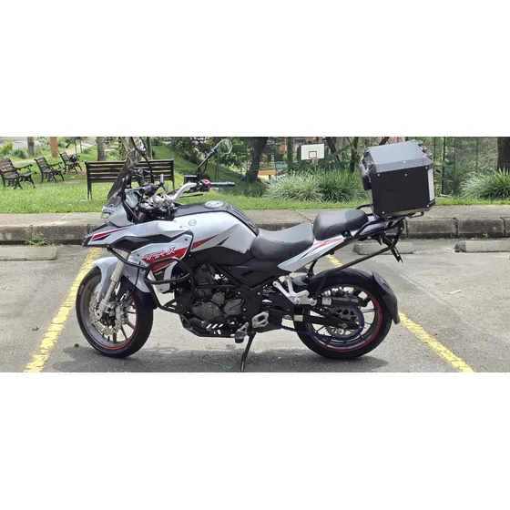 Vendo Moto Benelli Trk251 Color Blanca Modelo 2022