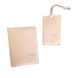 Portapasaporte Y Etiqueta De Viaje Rosa Marca Saks Portapasaporte Y Etiqueta De Viaje Rosa Marca Saks