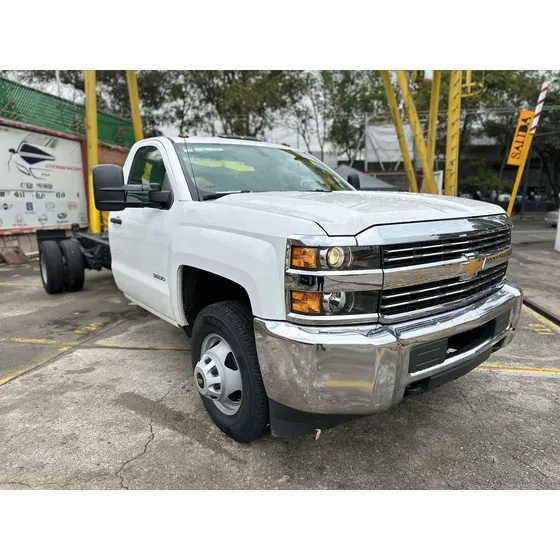Chevrolet Silverado 3500 Chasis Cabina Larga
