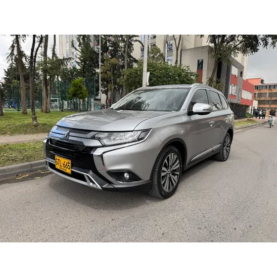 Mitsubishi Outlander Kaiteki 4x4 Motor 2.4 Automatica 7 Puestos