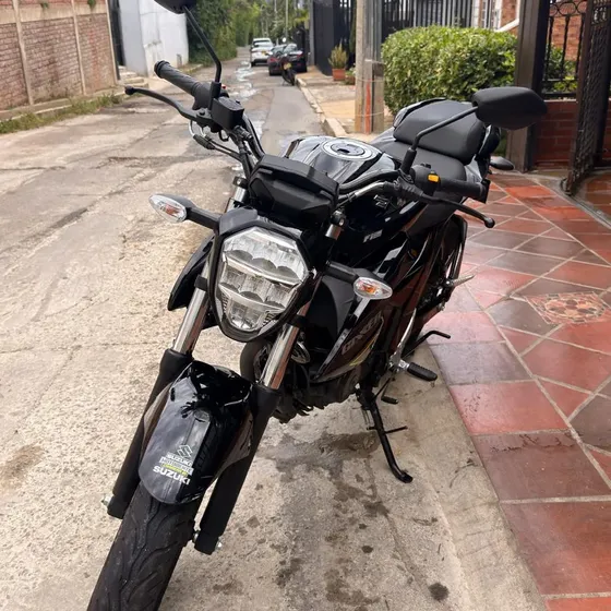 Vendo Moto Como Nueva Super Linda  Todo Original.
