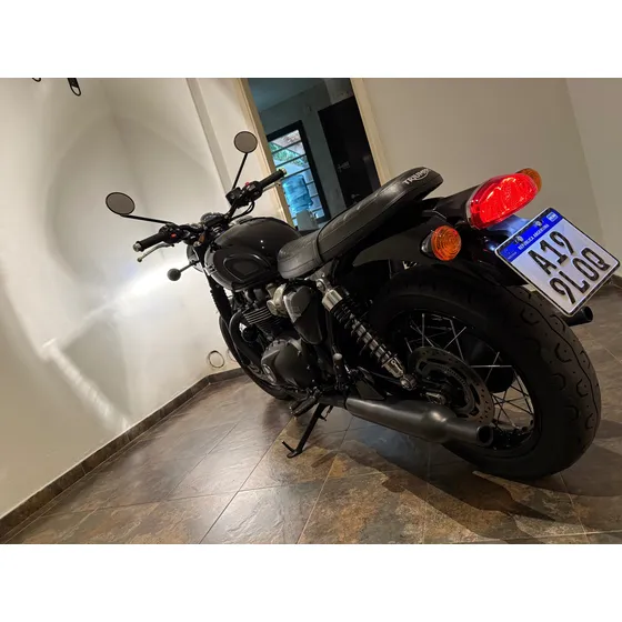 Triumph Bonneville T120 Black Edition. 