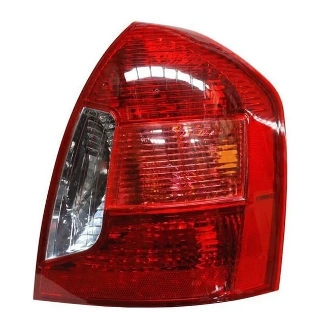 Calavera Luz Trasera Chrysler Attitude 06 A 11