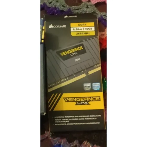 Memoria Ram Ddr4 16gb Gamer Corsair 2 Meses De Uso