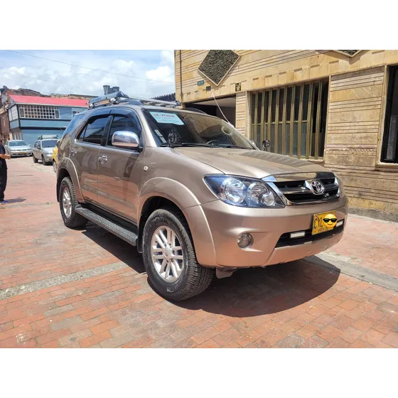 Toyota Fortuner 4.0 Sr5