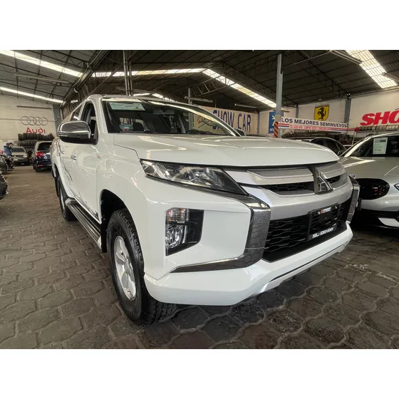 Mitsubishi L200 2.4 Cabina Doble 4x2 Mt