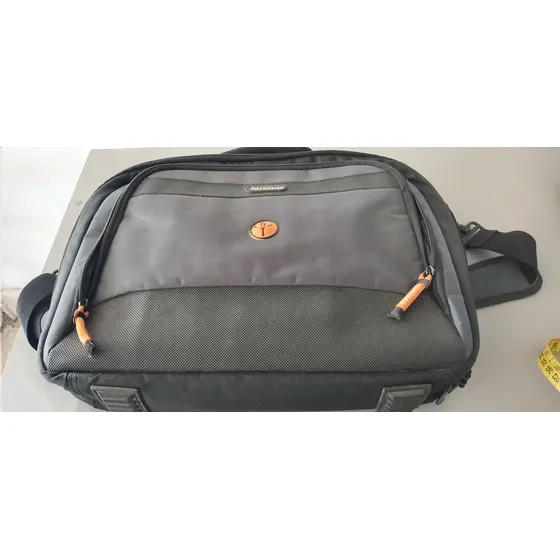 Cómodo Maletín Para Laptop, Usado En Buen Estado