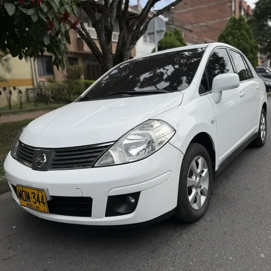 Nissan Tiida 2009 1.8 Emotion 5 P