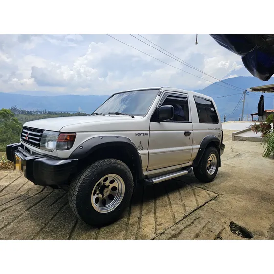 Mitsubishi Montero 2.4 V11