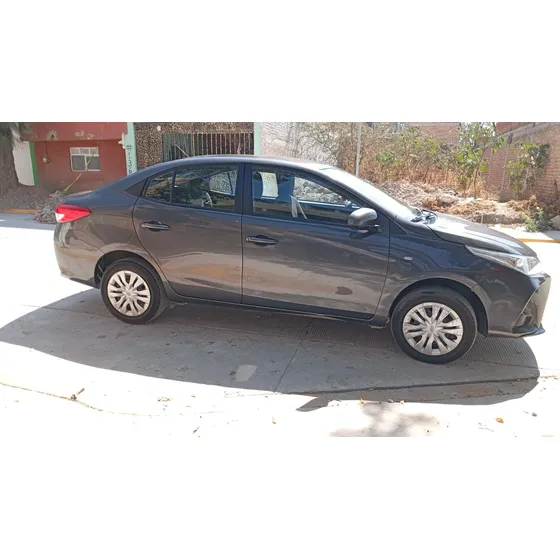 Toyota Yaris 1.5 Core Sedan Mt