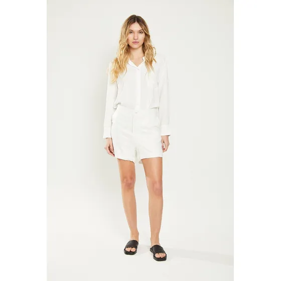 Short Sastrero Tiro Medio Lino Ruedo Off White Koxis Mujer
