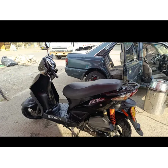 Moto Con Papales Al Dia, Unico Dueño