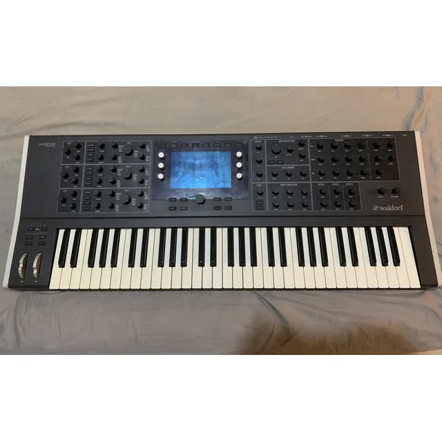 Waldorf Quantum Iridium Moog Nord Casio Roland Elektron Korg