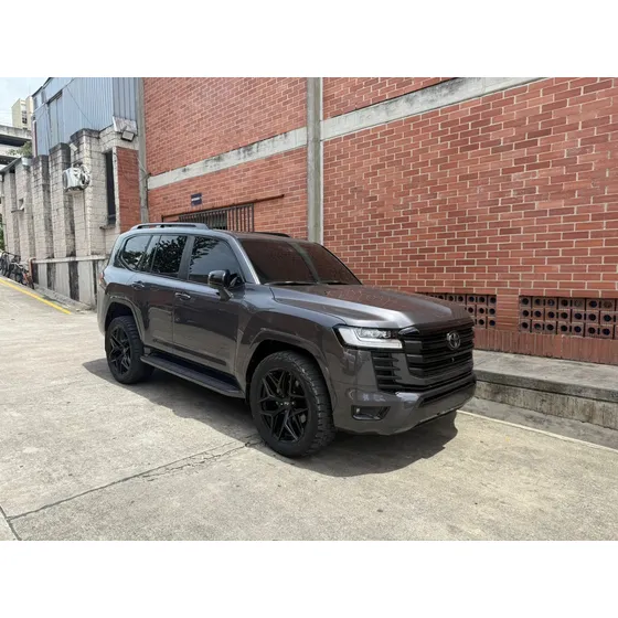 Toyota Land Cruiser 300 3.3 Zx
