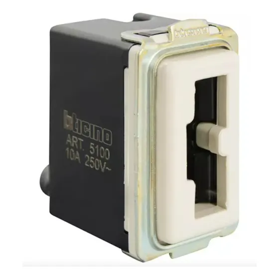 Bticino Enchufe Seguridad Magic 5100, 10amp