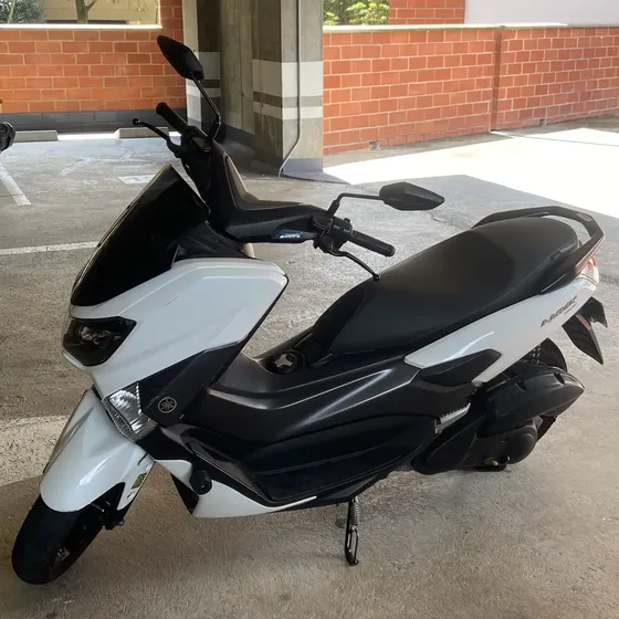 Nmax V1. Modelo 2022. Solo 33.300 Kms. Segundo Dueño.