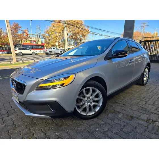Volvo V40 2.0 D2 Momentum At Diesel
