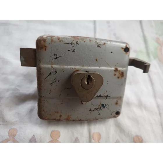 Cerradura Cilindro Fijo Usado,  Precio 10$