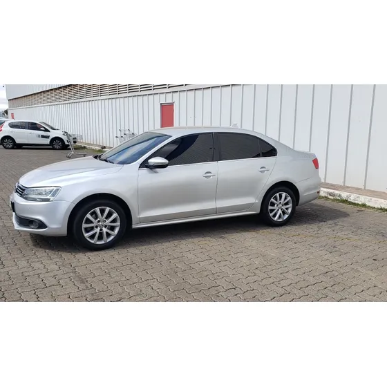 Volkswagen Jetta 2.0 Comfortline Flex 4p Automática