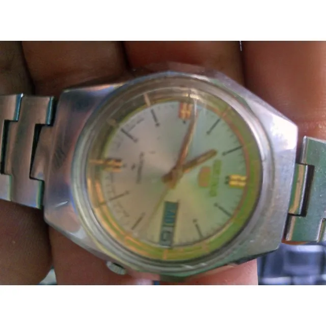 Reloj Seiko Automático Fondo Dorado 7009 8440