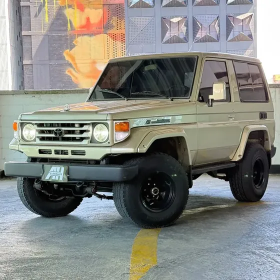 Toyota Land Cruiser 1990 4.0 Fj70