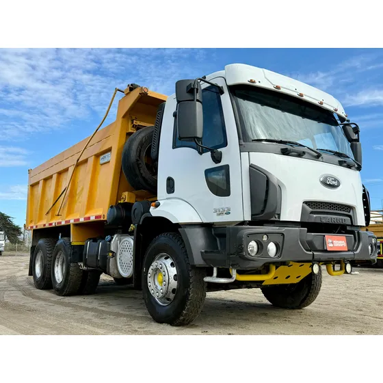 2020 Camión Ford Cargo 3133 Tolva 15m3 Con Encarpe
